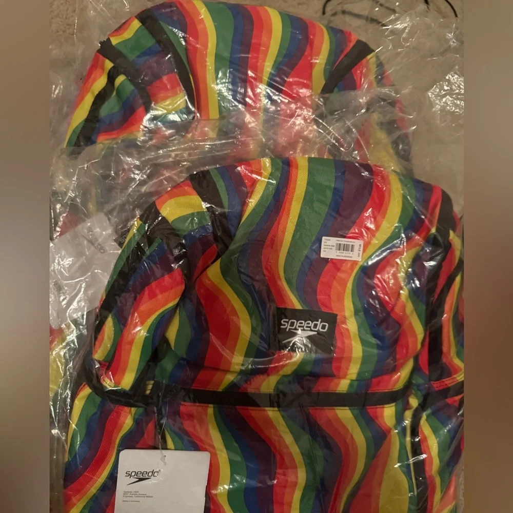 NWT Speedo Teamster 2.0 35L Rainbow Wave Swim Backpack - Picture 2 of 2